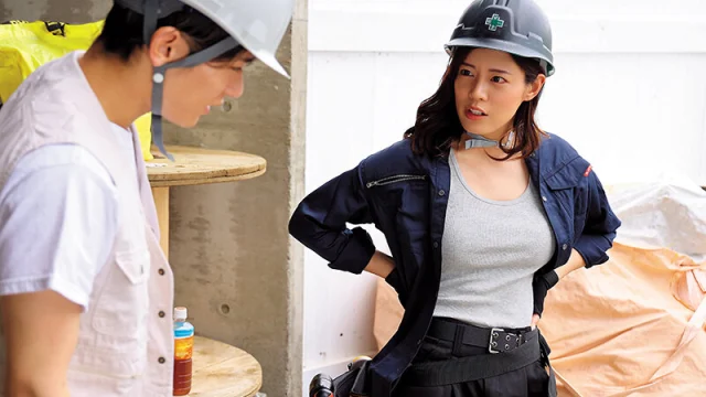 DVAJ-633 Kẹt trong xe với sếp nữ giữa cơn mưa bão