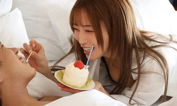 EBWH-092 Chúc mừng sinh nhật người tình trong khách sạn