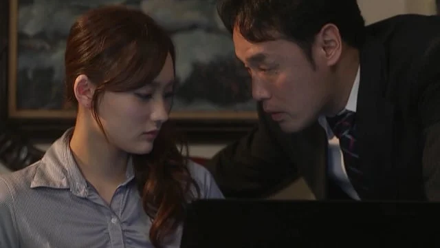 Sếp đè cô thư ký xinh đẹp ra đụ