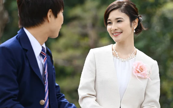 JUL-670 Ngày tốt nghiệp và mẹ kế tặng quà bất ngờ cho con