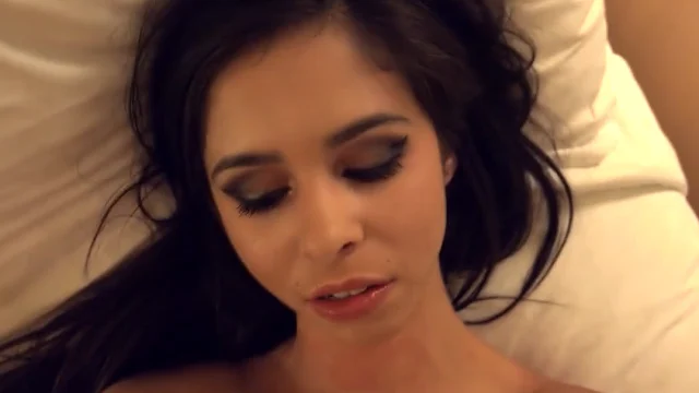 Khoảnh khắc đầu đời đầy ngọt ngào của Taylor Reed