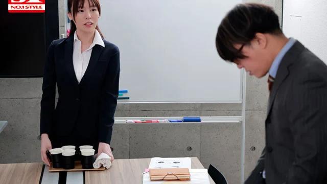 SONE-108 Gạ đụ em nhân viên mới trong khách sạn