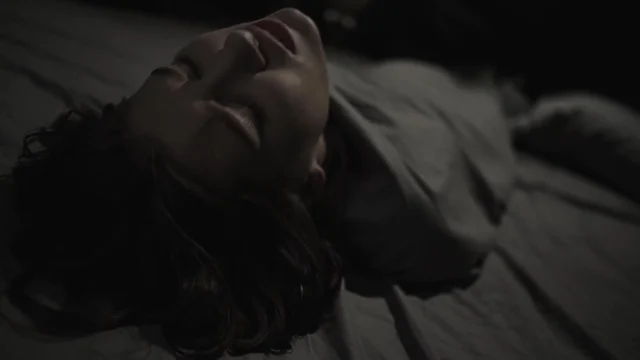 Sung sướng dưới tấm chăn